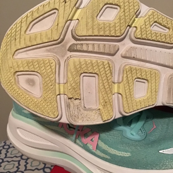 🔥HOKKA, new condition, has sole missing rubber on left shoe , see photos - Picture 2 of 5